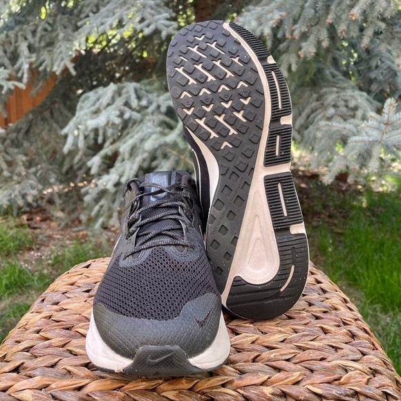 Nike mens Zoom Span 4 Road Running Shoes Black/White-dark Smoke Gray. Size 9.5 - Picture 9 of 10